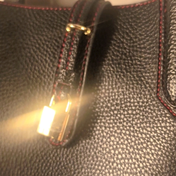 Black Shoulder Bag with attached make up bag - Picture 3 of 13